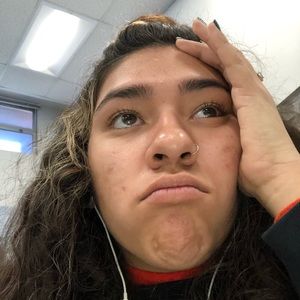 Meet your Posher, Yesenia